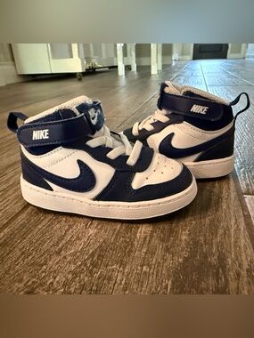 Nike Toddler High-Top Sneakers in White and Navy Blue